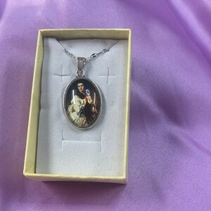Classic Portrait Oval Pendant Necklace in Silver
